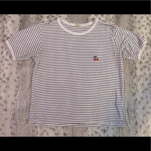 Brandy Melville J.Galt Cherry T! - Picture 2 of 3
